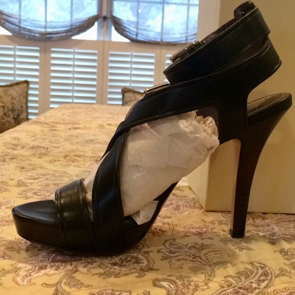 COACH  size 6.5 - Picture 3 of 5